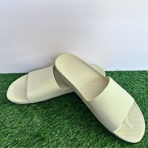 Crocs Women's Color Bone Size 10 Splash Slide Sandal  Standard Fit